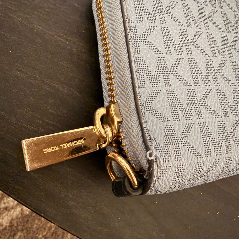 Michael Kors Wallet - Picture 4 of 4